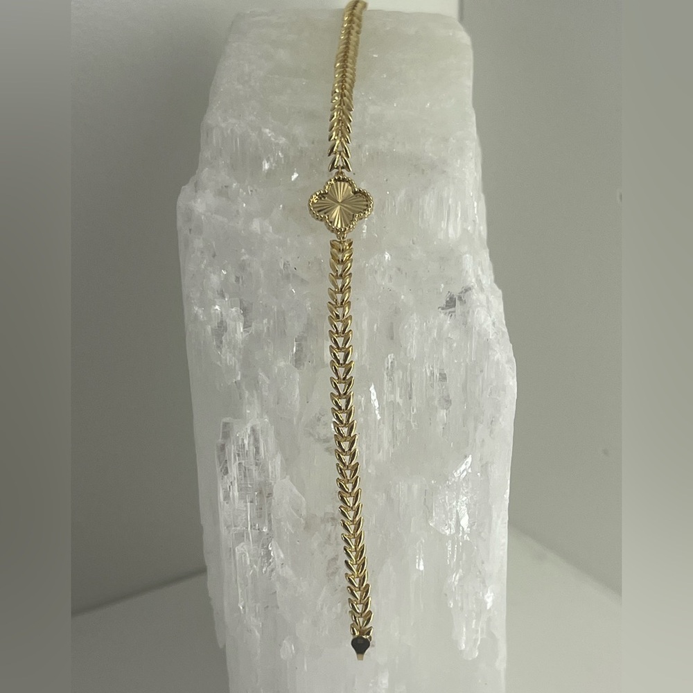 18K Solid Gold Clover Link Bracelet - Picture 4 of 8